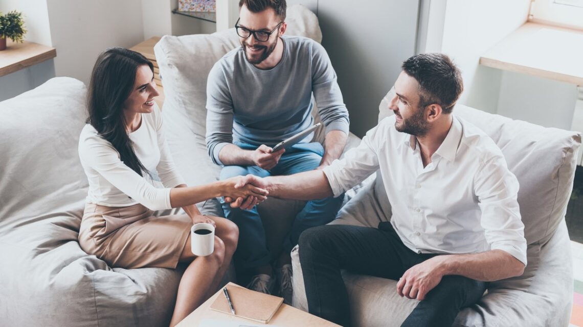 Stratégies efficaces pour accueillir un nouvel employé dans votre équipe